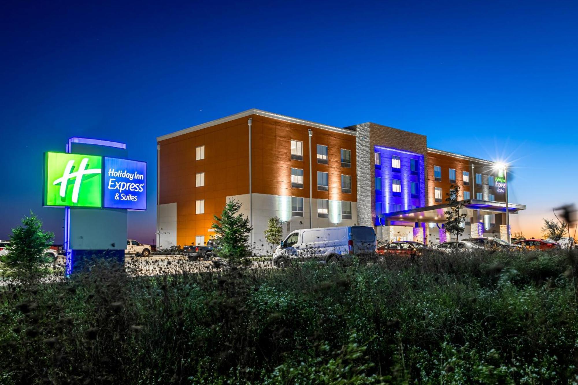 Holiday Inn Express & Suites - Rantoul By Ihg Eksteriør billede