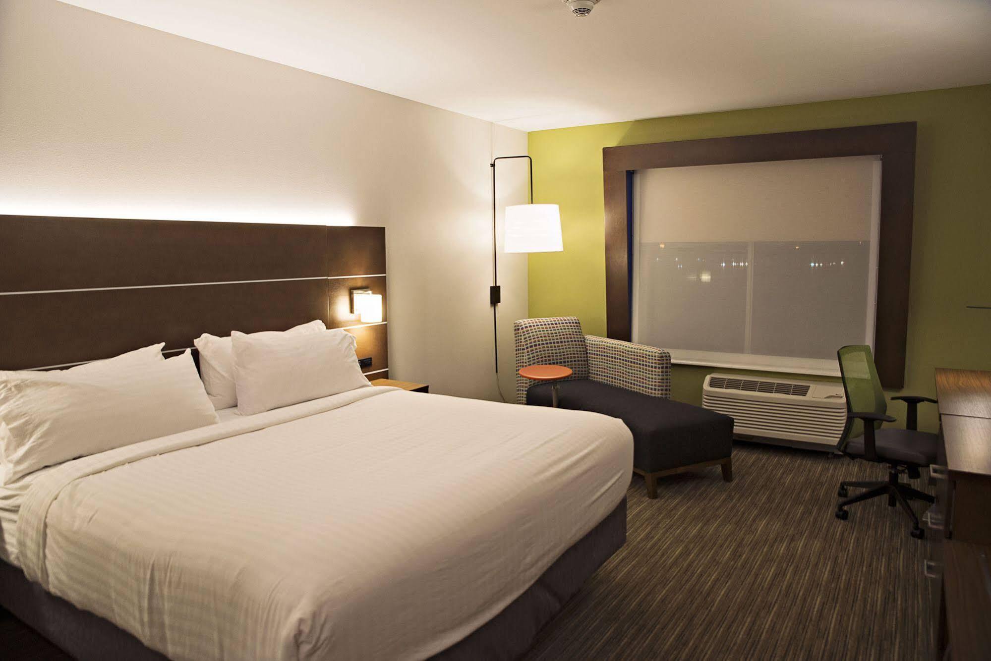 Holiday Inn Express & Suites - Rantoul By Ihg Eksteriør billede